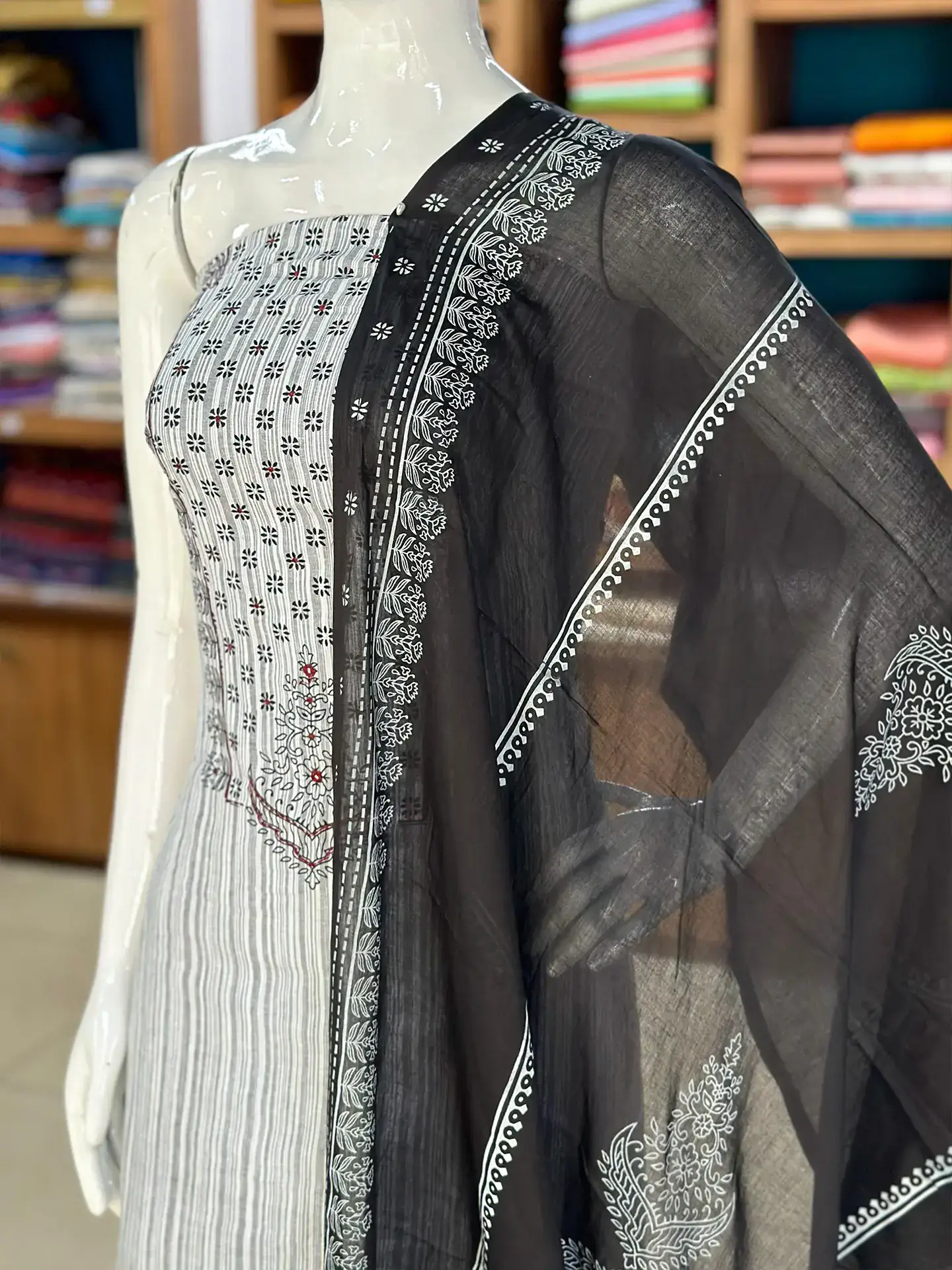 Handloom Cotton Suit Set with Handworked Yoke - Image 4