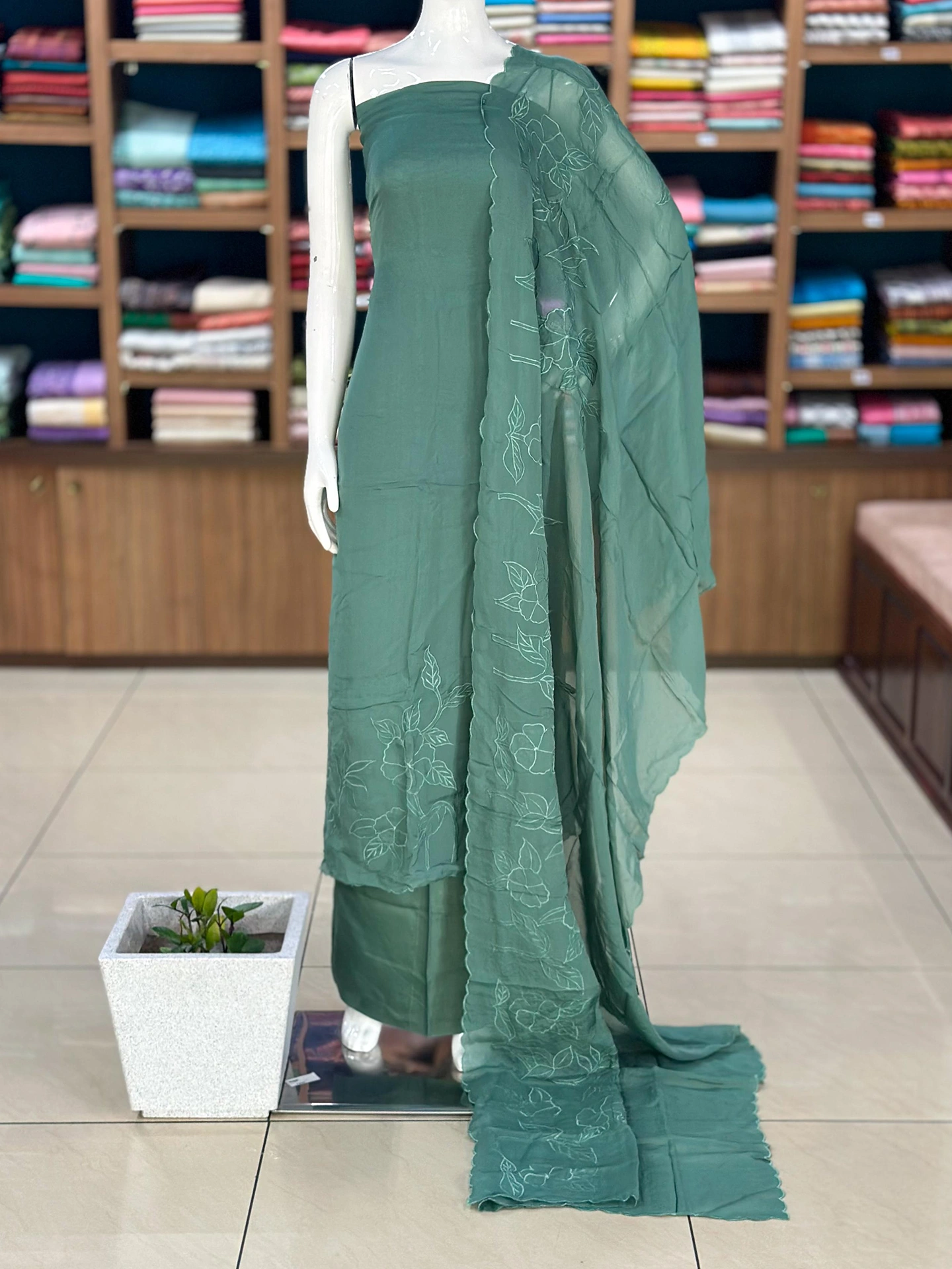 Viscose Organza Suit Set with Appliqué & Embroidery - Image 9